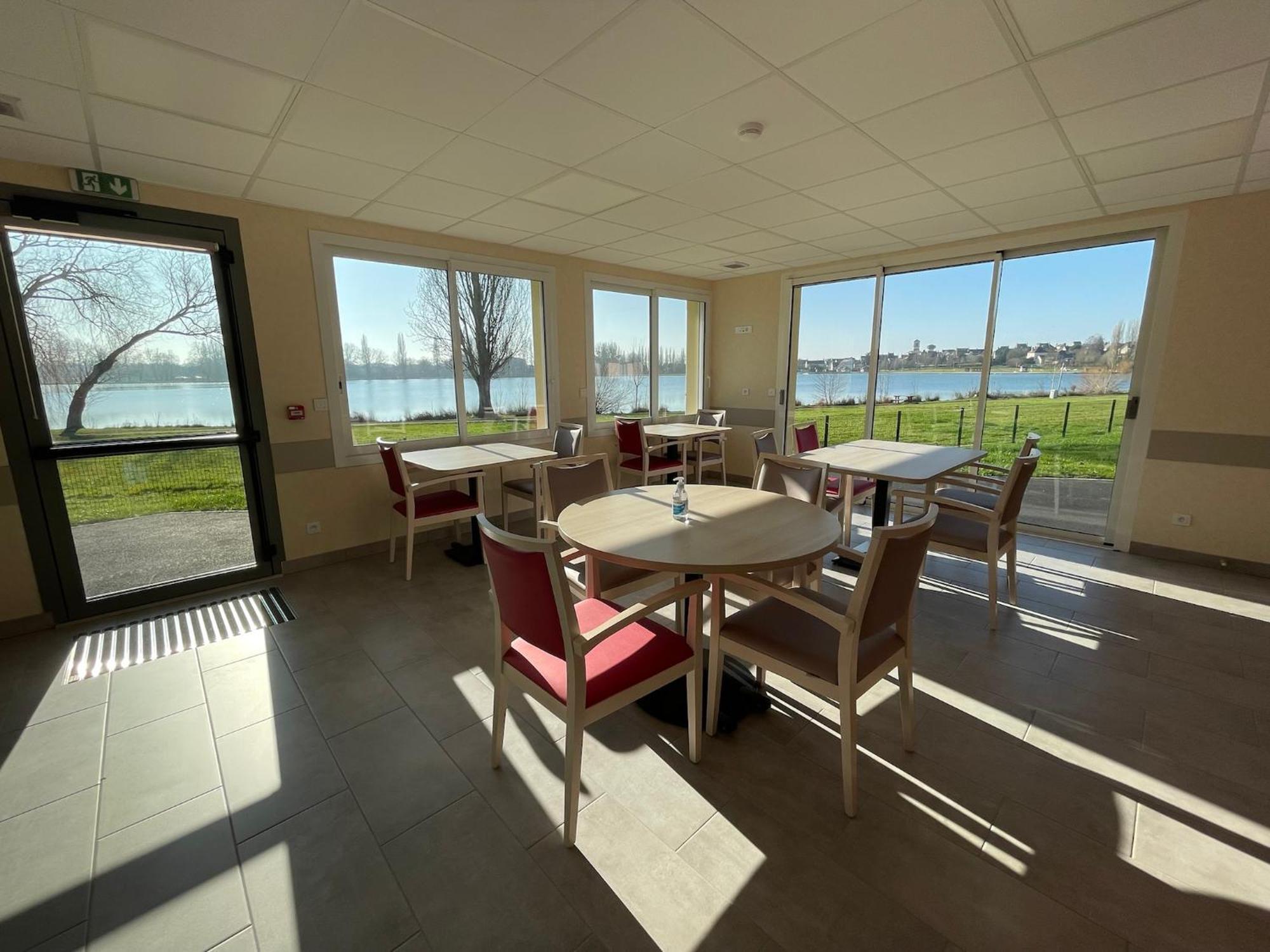 Relais Les Rives Du Lac Coulonges-sur-Sarthe Exterior foto